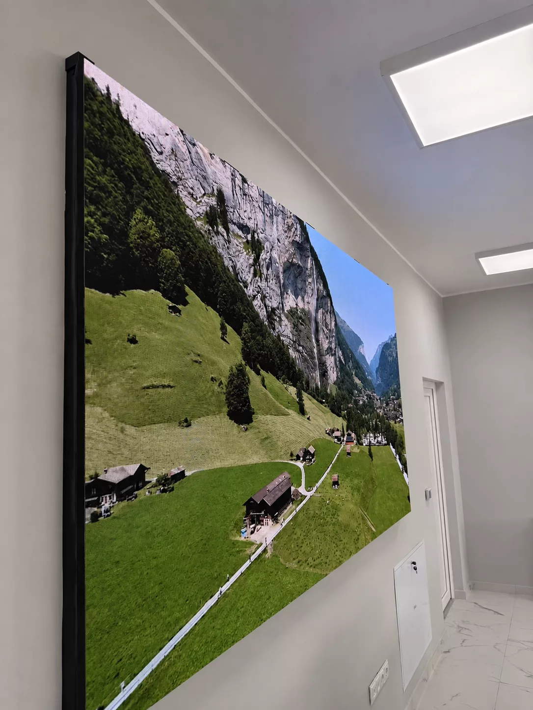 Peretele LED full color pentru interior, montat pe perete